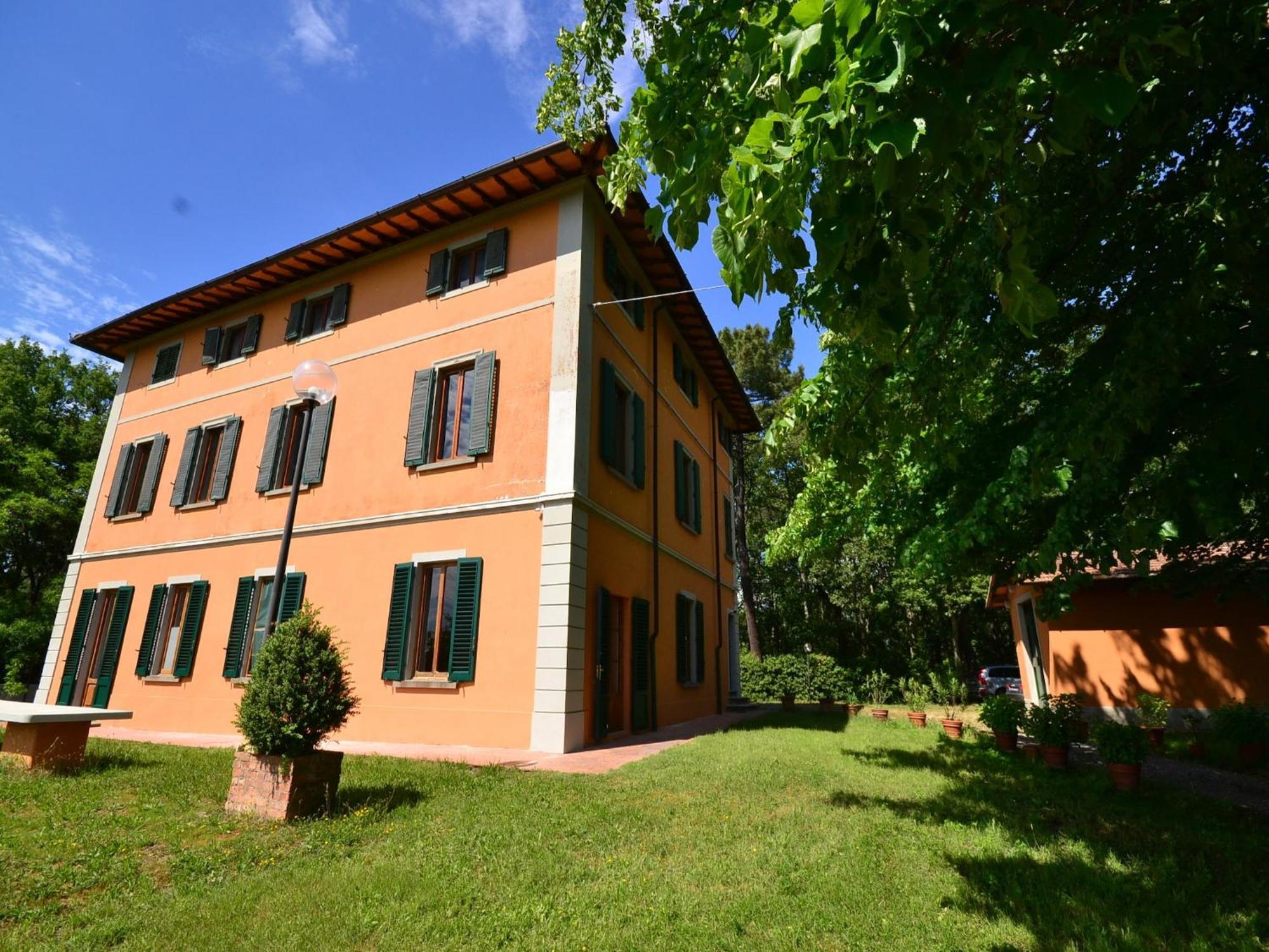 Lovely Holiday Home In Montefiridolfi With Hill View Екстериор снимка