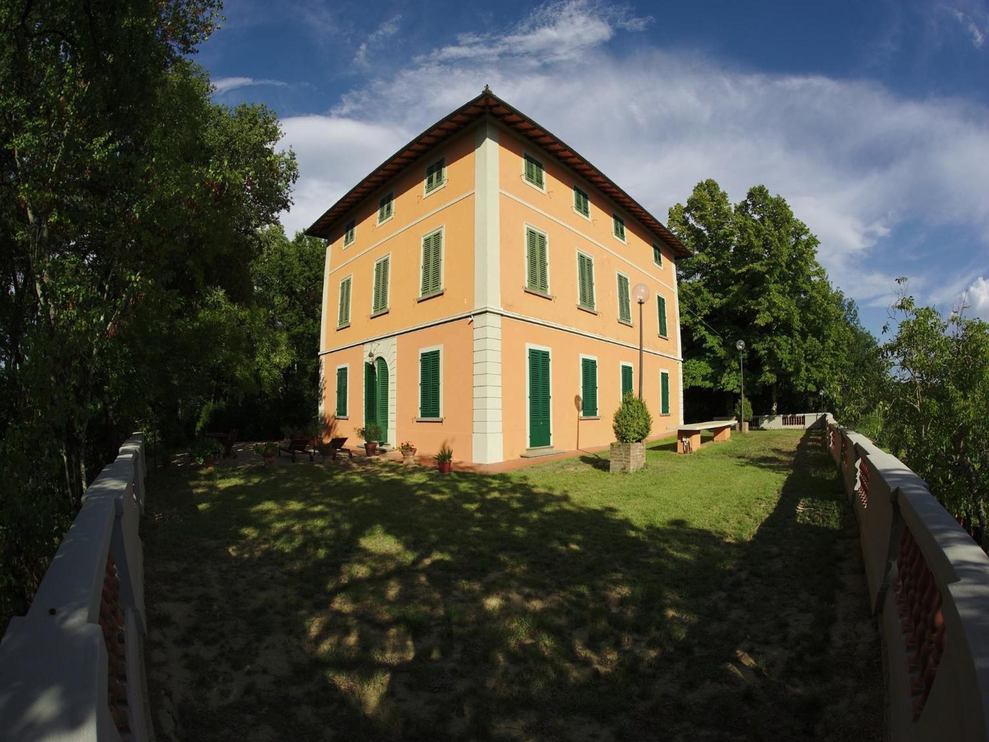 Lovely Holiday Home In Montefiridolfi With Hill View Екстериор снимка