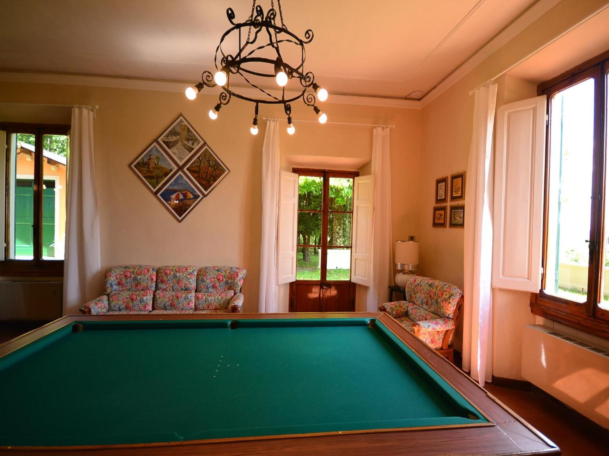 Lovely Holiday Home In Montefiridolfi With Hill View Екстериор снимка