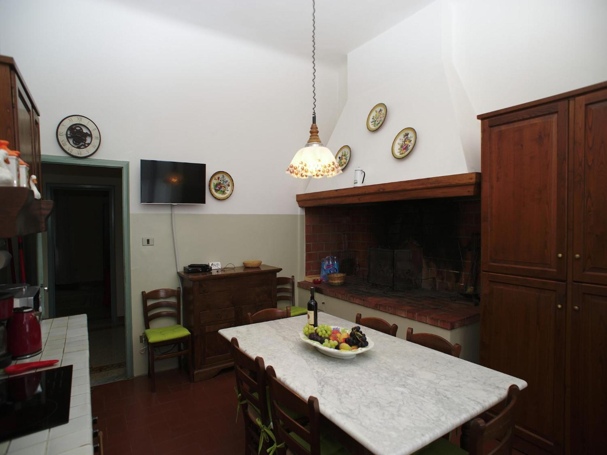Lovely Holiday Home In Montefiridolfi With Hill View Екстериор снимка