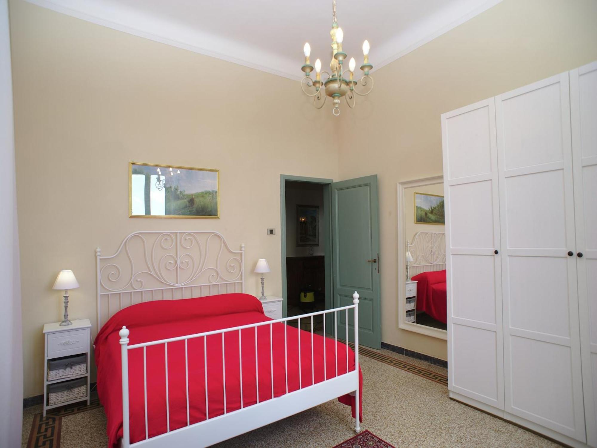 Lovely Holiday Home In Montefiridolfi With Hill View Екстериор снимка