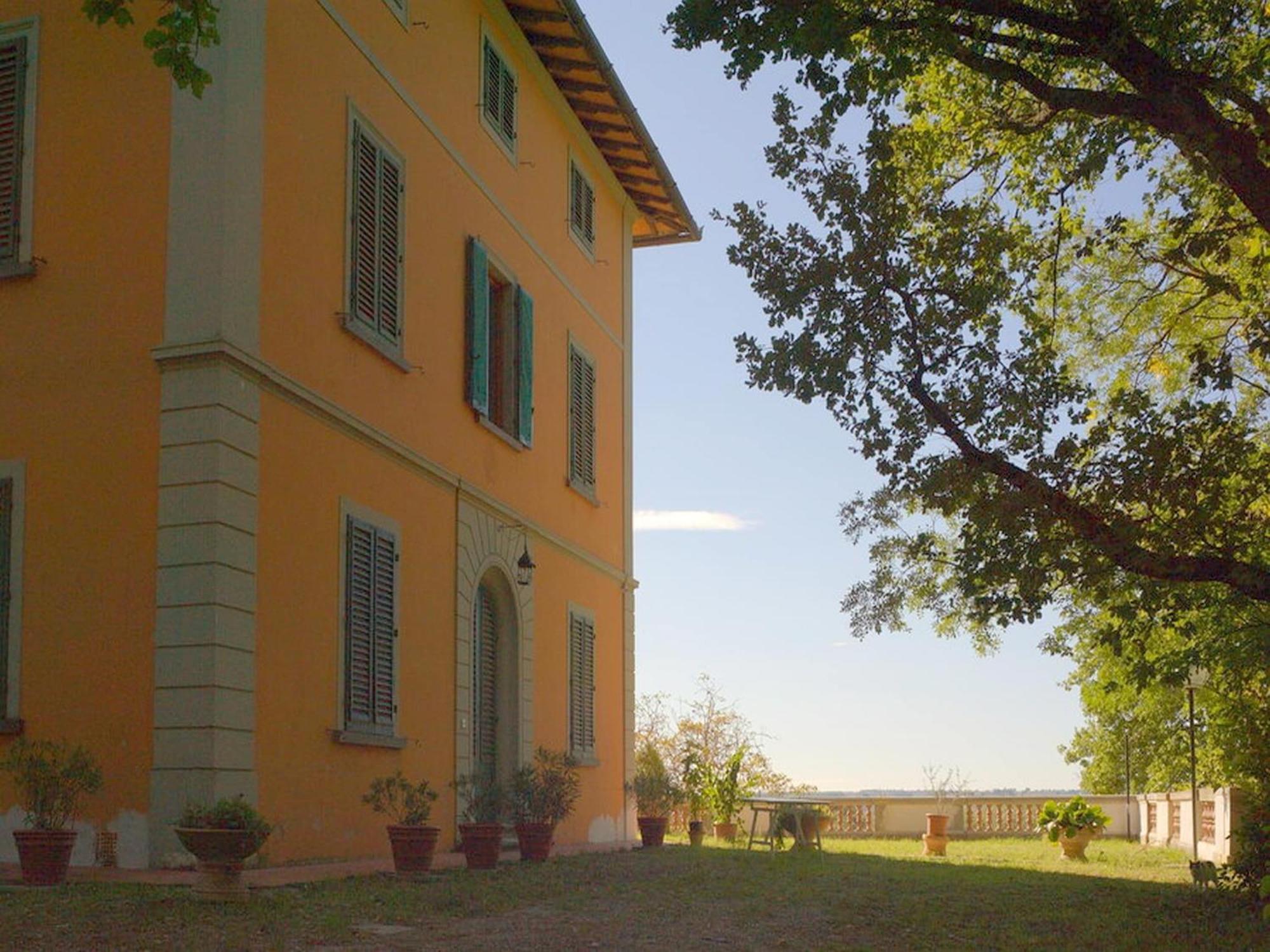 Lovely Holiday Home In Montefiridolfi With Hill View Екстериор снимка